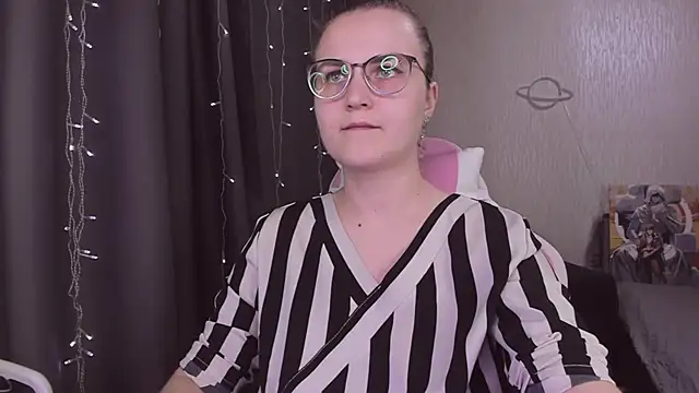 Snapshot of MissBrightShine chatting on October 30, 12:06 pm MissBrightShine online show from October 30, 12:06 pm