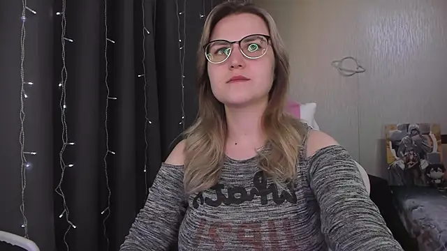 MissBrightShine online show from March 18, 2:33 pm