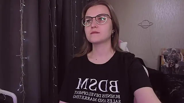 Snapshot of MissBrightShine chatting on October 14, 10:18 am MissBrightShine online show from October 14, 10:18 am