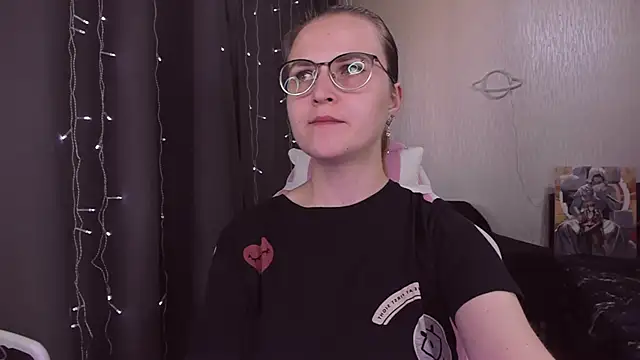 Snapshot of MissBrightShine chatting on October 9, 11:58 am MissBrightShine online show from October 9, 11:58 am