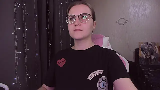 Snapshot of MissBrightShine chatting on October 11, 12:41 pm MissBrightShine online show from October 11, 12:41 pm