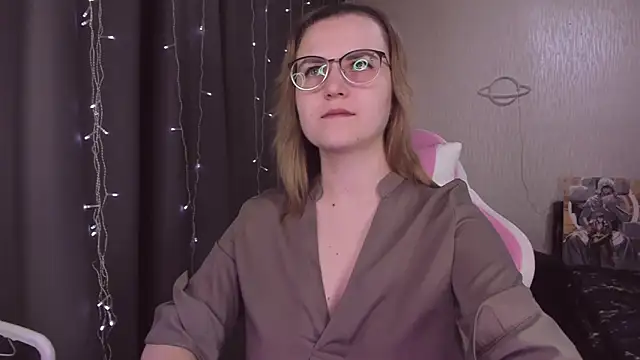 Snapshot of MissBrightShine chatting on October 23, 10:54 am MissBrightShine online show from October 23, 10:54 am