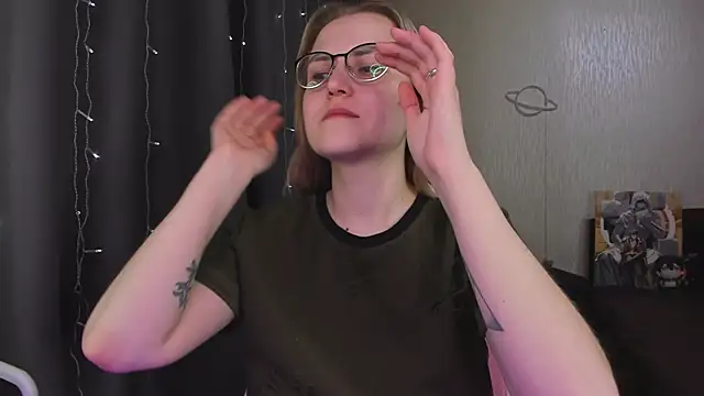 MissBrightShine online show from April 5, 2:49 pm