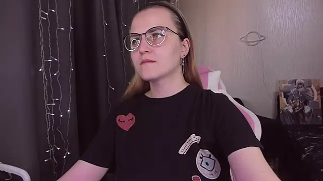 Snapshot of MissBrightShine chatting on October 7, 11:47 am MissBrightShine online show from October 7, 11:47 am