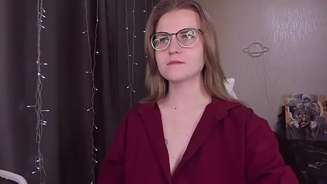 Snapshot of MissBrightShine chatting on October 16, 10:29 am MissBrightShine online show from October 16, 10:29 am