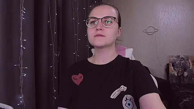 Snapshot of MissBrightShine chatting on October 15, 10:29 am MissBrightShine online show from October 15, 10:29 am