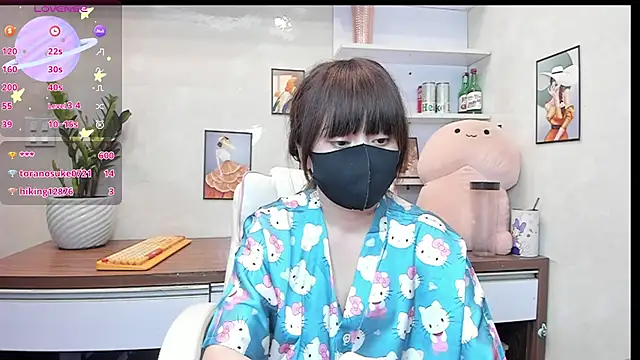 Snapshot of alonelove__ chatting on October 5, 8:30 am alonelove online show from October 5, 8:30 am