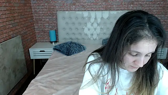 Holliy Cooper online show from November 19, 10:37 am