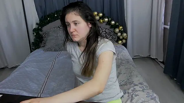 Holliy Cooper online show from February 6, 9:34 am