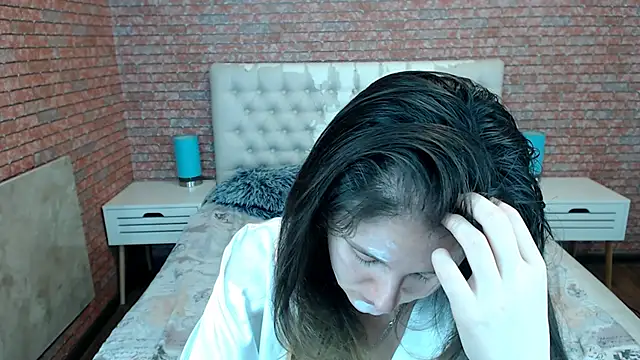 Holliy Cooper online show from October 24, 8:10 am