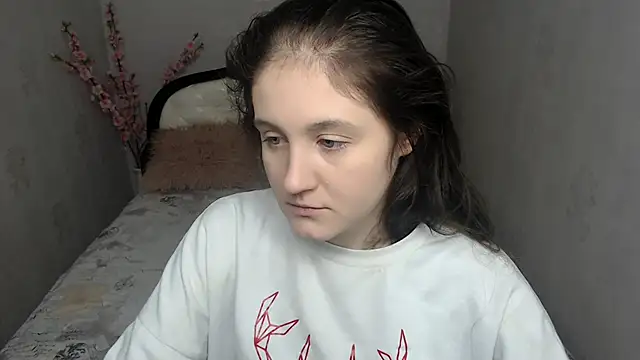 Holliy Cooper online show from February 9, 6:48 am