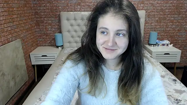 Holliy Cooper online show from October 16, 8:06 am