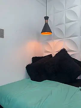 dianamilf online show from March 29, 9:47 pm