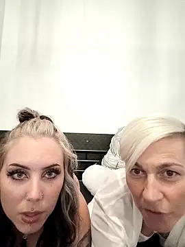 Snapshot of DarleenHot chatting on September 26, 7:22 pm DarleenHot online show from September 26, 7:22 pm