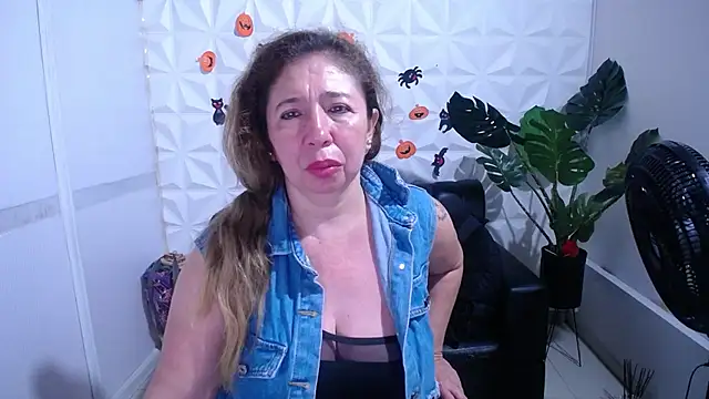 Snapshot of Valentinaa_mature chatting on October 14, 7:05 pm Valentinaa mature online show from October 14, 7:05 pm