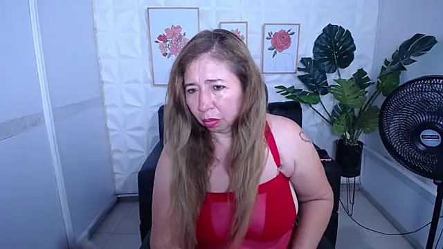 Snapshot of Valentinaa_mature chatting on September 22, 10:19 pm Valentinaa mature online show from September 22, 10:19 pm