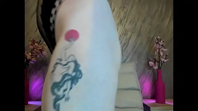 Rayanablackandwhite online show from April 9, 6:24 pm