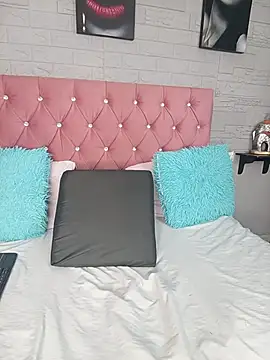 gisellsaenz online show from December 3, 7:27 pm