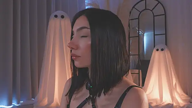 AmyArmstrong online show from October 20, 2:20 pm